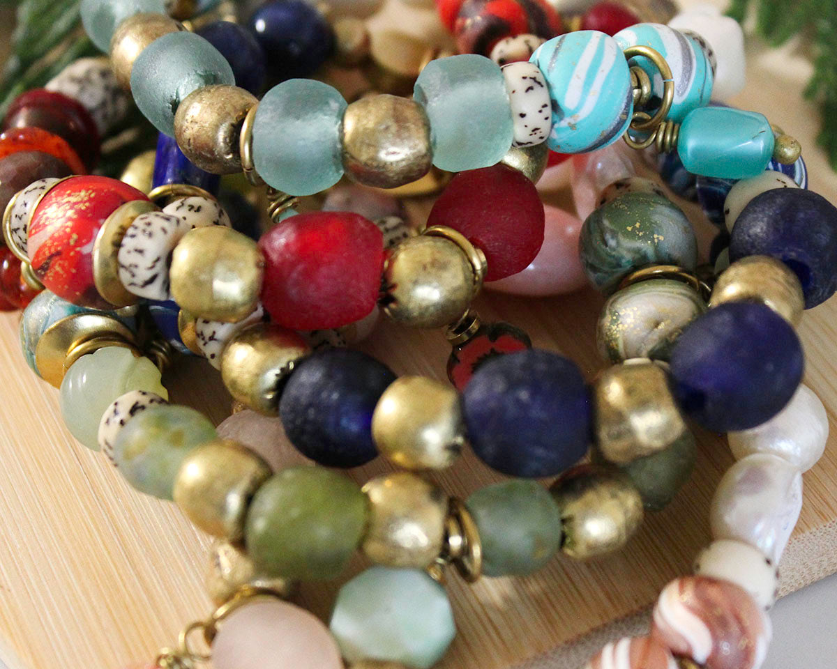 BOHO STRETCH BRACELET WITH RECYCLED GLASS BEADS - RED