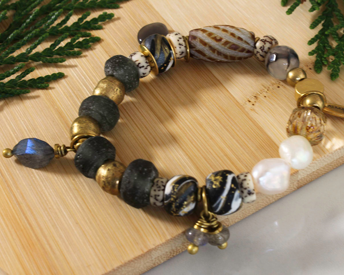BOHO STRETCH BRACELET WITH RECYCLED GLASS BEADS - BLACK