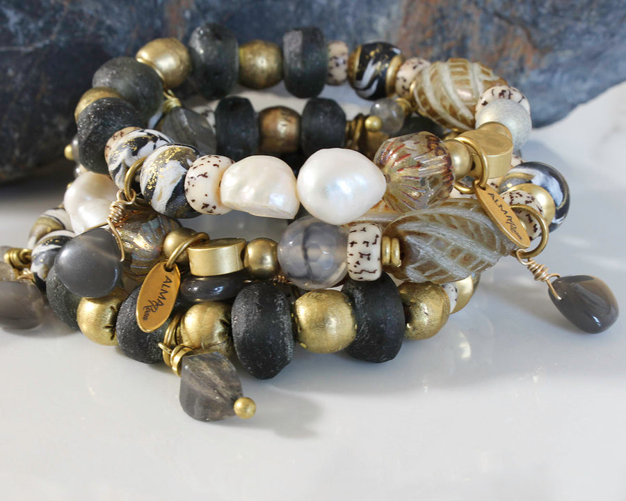 BOHO STRETCH BRACELET WITH RECYCLED GLASS BEADS - BLACK