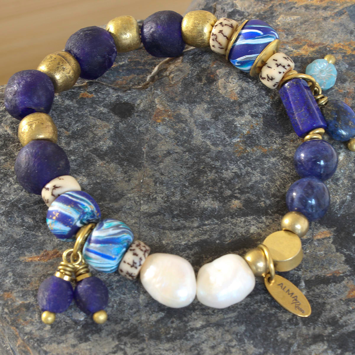 BOHO STRETCH BRACELET WITH RECYCLED GLASS BEADS - BLUE