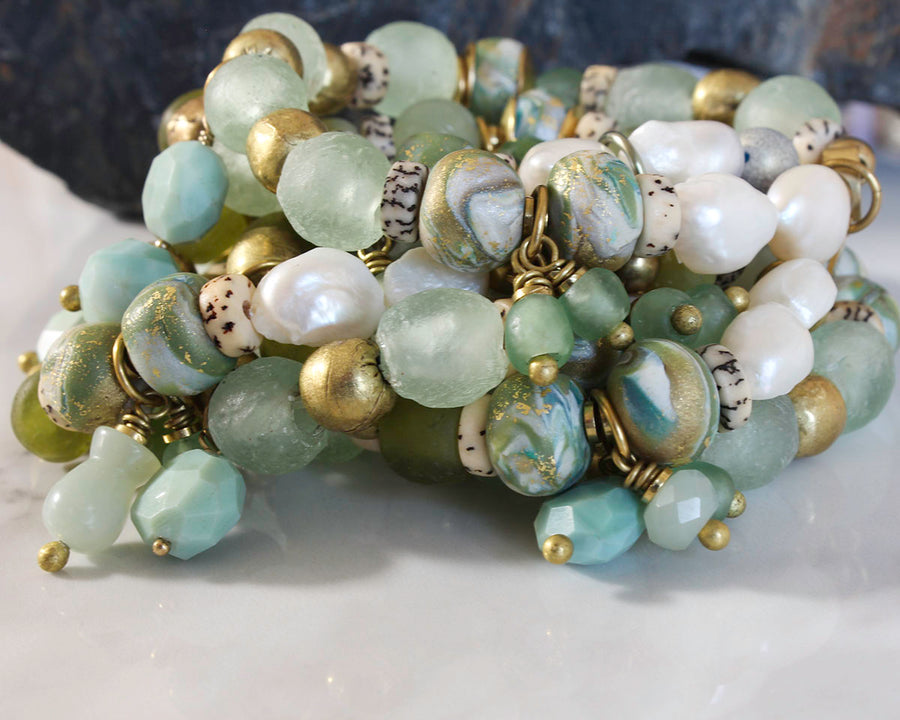 BOHO STRETCH BRACELET WITH RECYCLED GLASS BEADS - GREEN