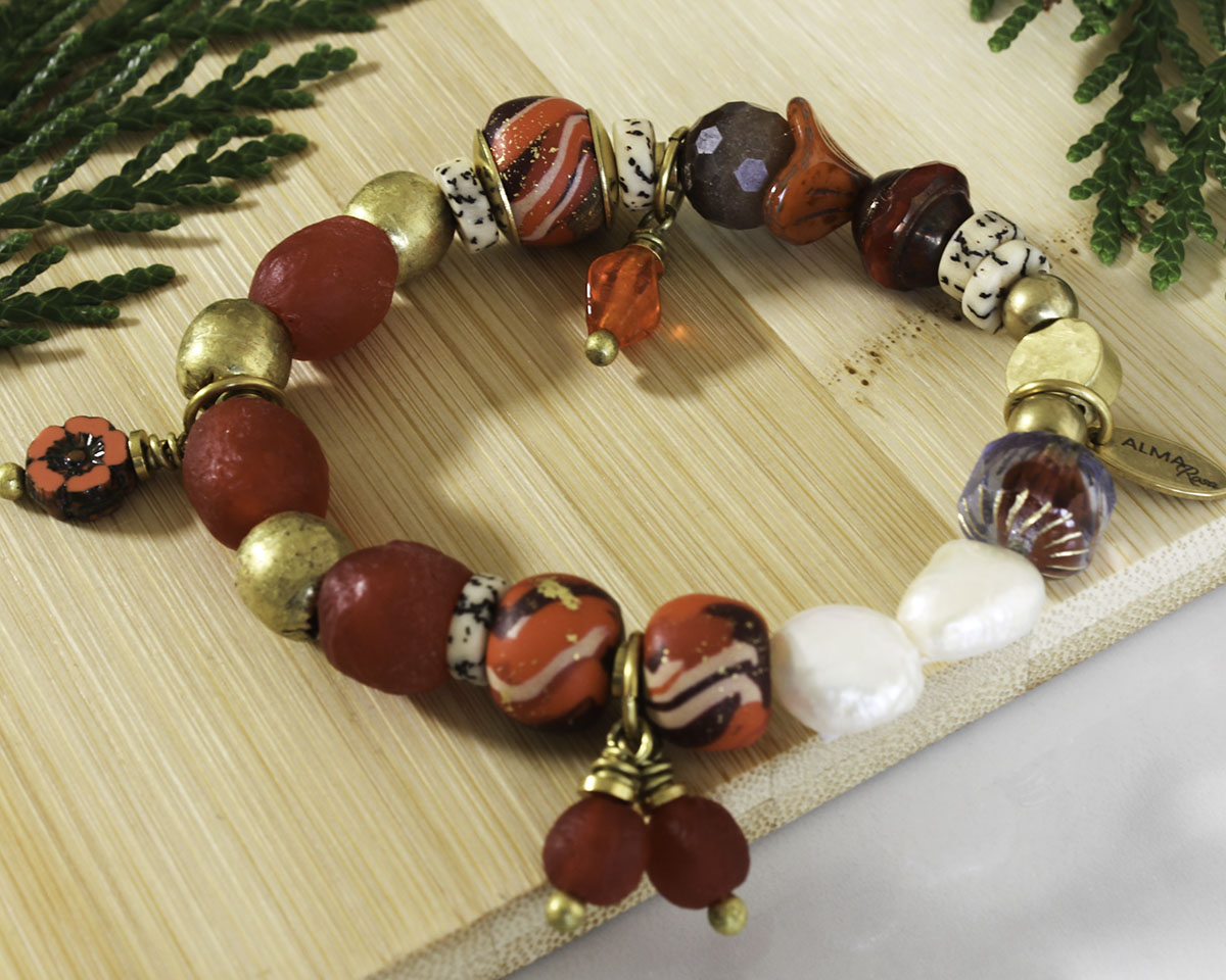 BOHO STRETCH BRACELET WITH RECYCLED GLASS BEADS - RED