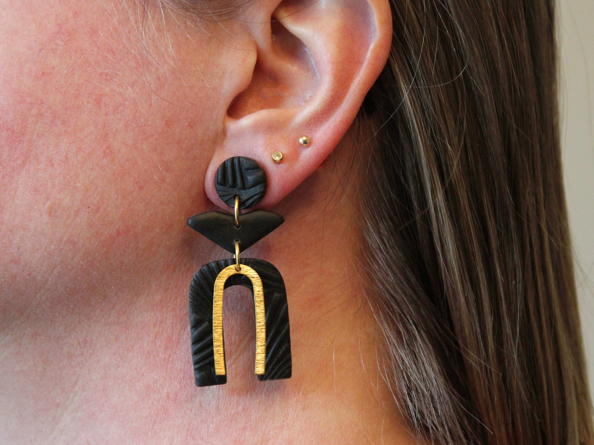PERSONA Earrings. Textured Black Polymer Clay Arch earrings with brass -  Alma Rosa Jewelry